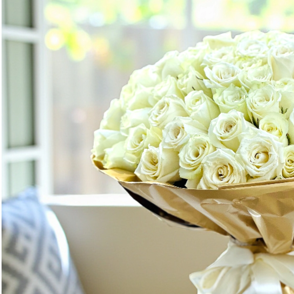 Buy white roses in dubai