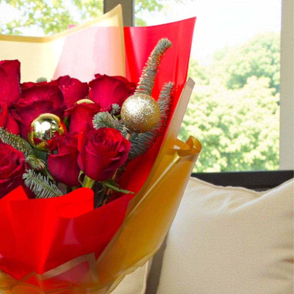 Christmas Gold Ball Flower Bouquet